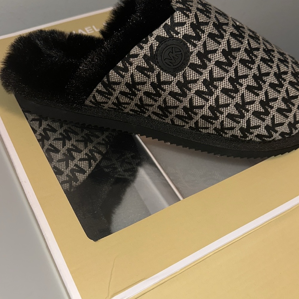 Slipper - Picture 2 of 4